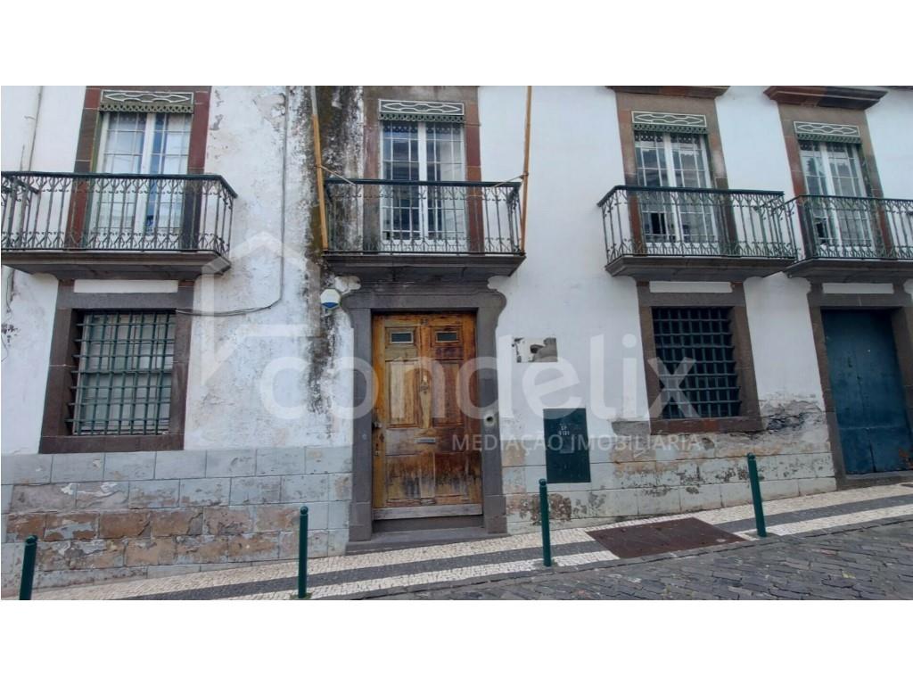 Building in the center of Funchal