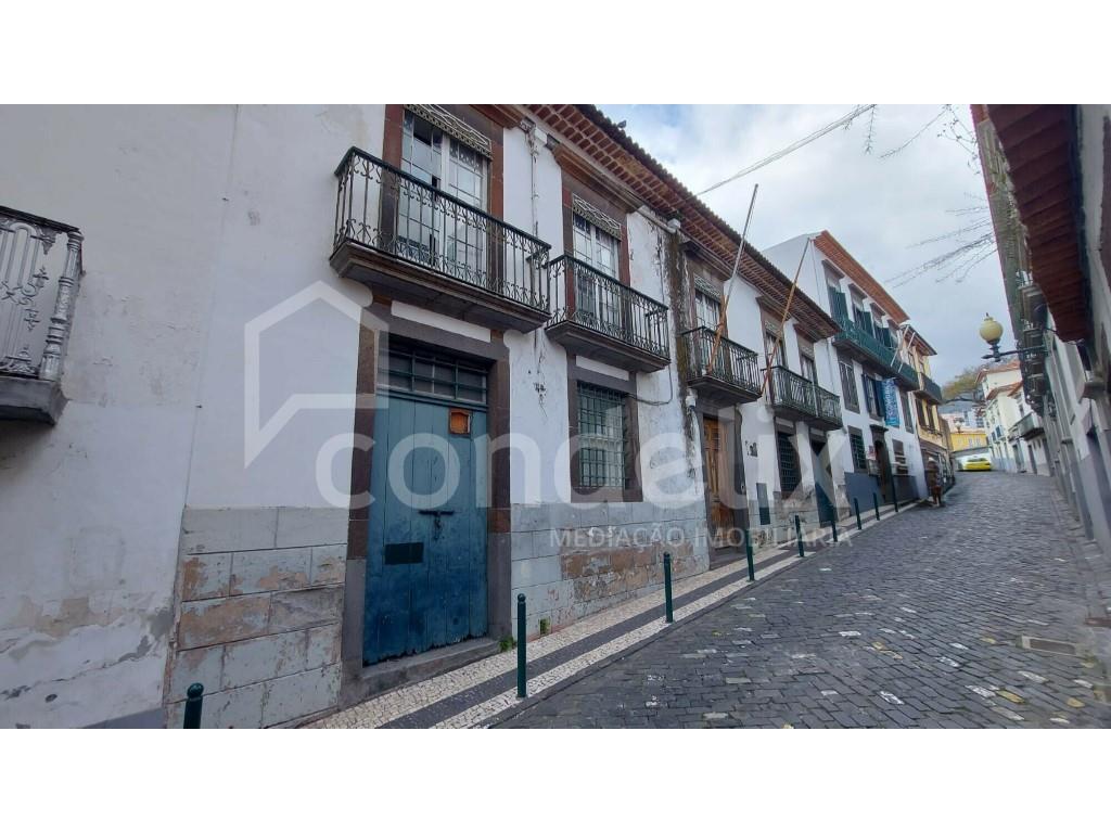 Building in the center of Funchal