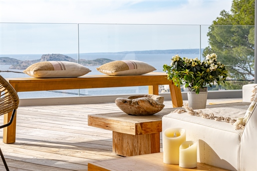 Exceptional property with panoramic sea view - Roucas Blanc