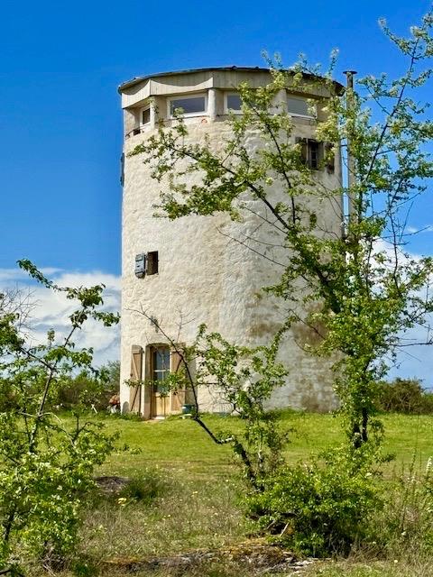 Windmill with panoramic view, quiet, in the middle of nature on 5 hectares, near Figeac (