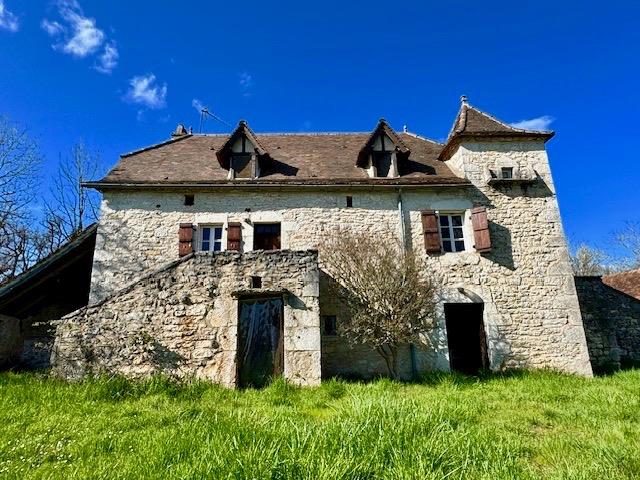 Very beautiful Quercy property of character on almost 3 ha, swimming pool, outbuildings, dominant v