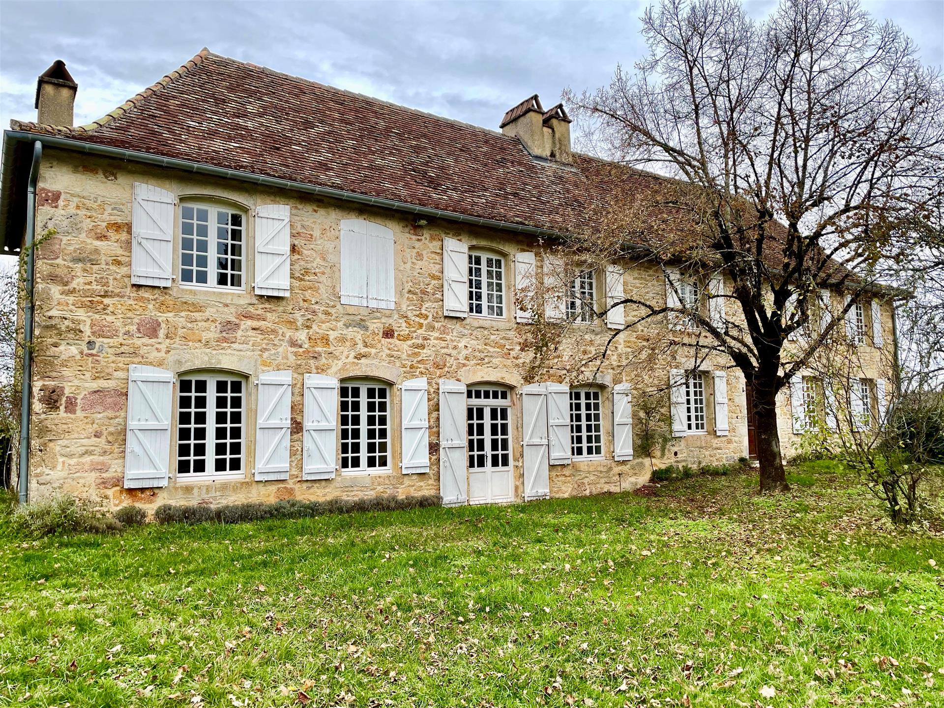 Karakteristiek huis in Longère-stijl ten zuiden van Figeac 