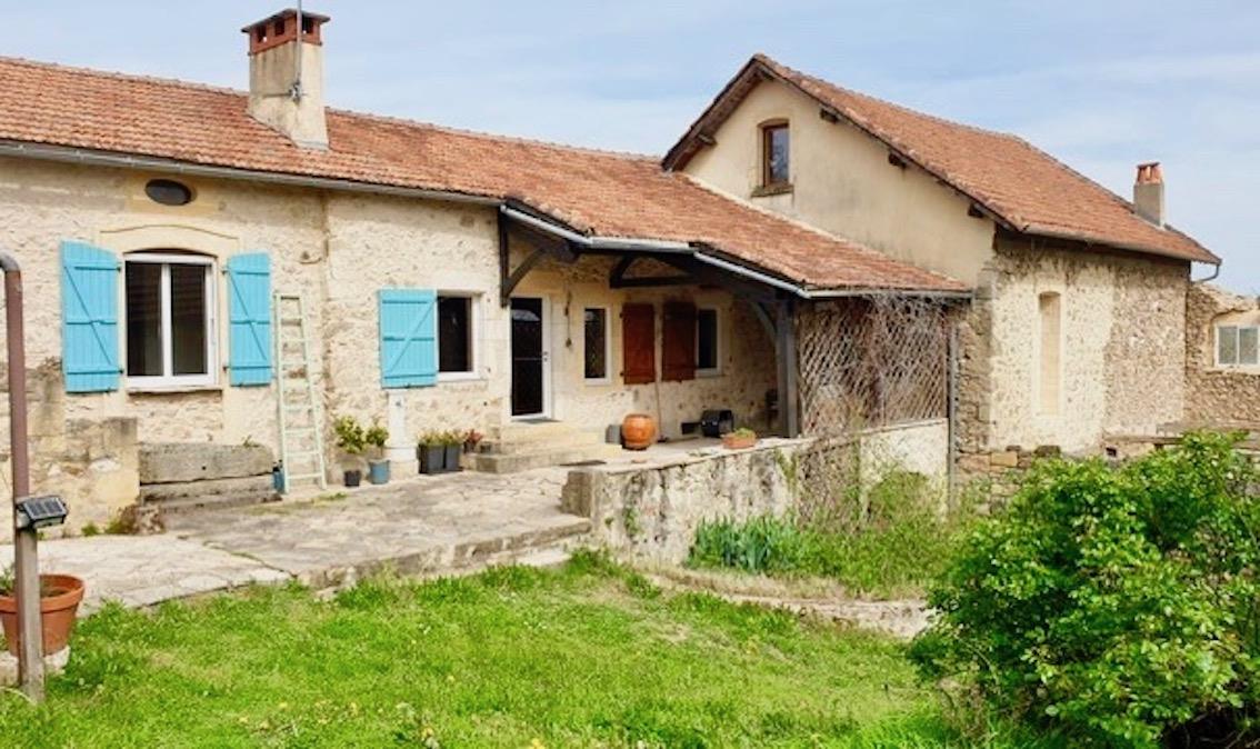 Old farmhouse on more than 6 ha, with well and barn, near Figeac, South East (Aveyron)