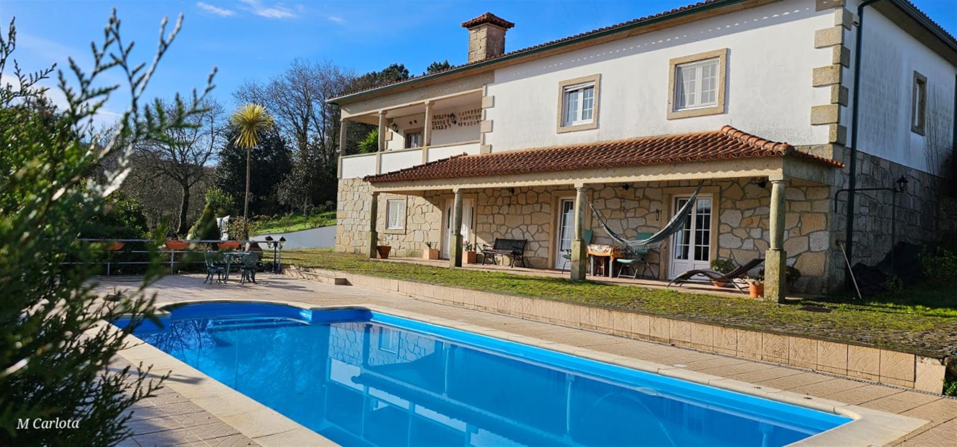 Fantastic farm consisting of a 4 bedroom villa, with swimming pool, garden and orchard, in the heart