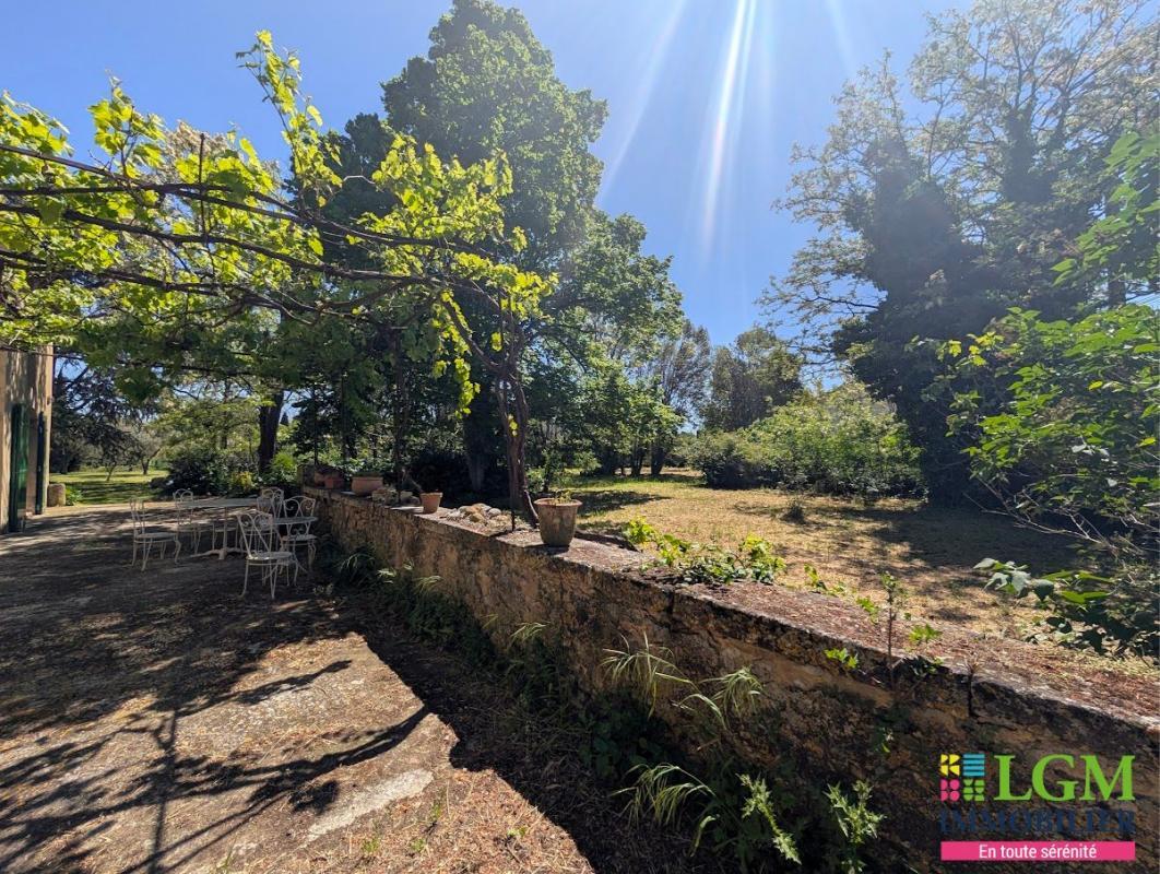 Orange Sud - Renovated farmhouse in the Provençal Sytle with outbuildings that can be converted on 