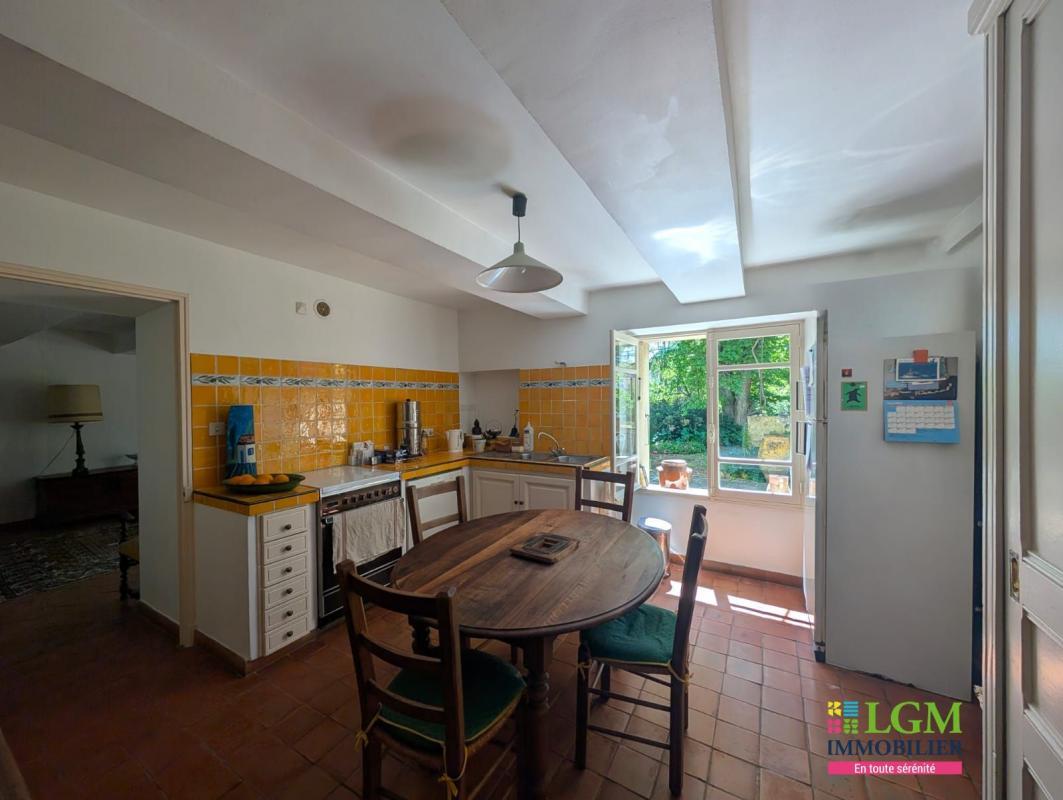Orange Sud - Renovated farmhouse in the Provençal Sytle with outbuildings that can be converted on 