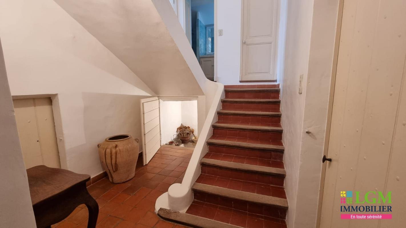 Orange Sud - Renovated farmhouse in the Provençal Sytle with outbuildings that can be converted on 