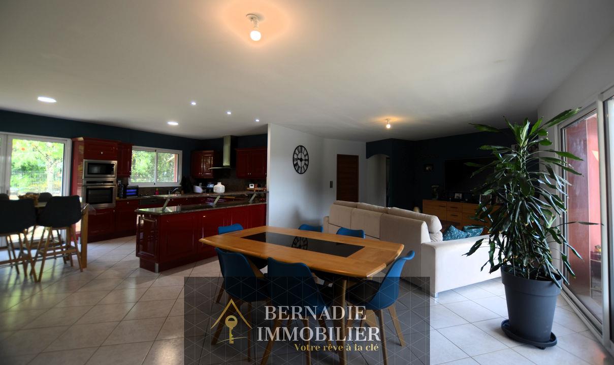 Compra: Vivenda (40800)