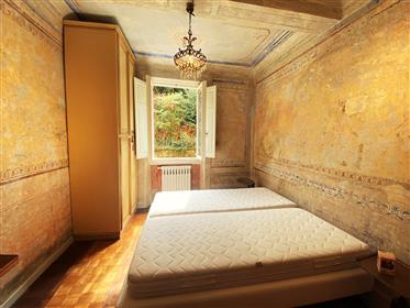Characteristic Renovated Apartment In Center Of Florence