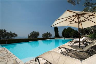 Villa avec piscine et annexe à Prato près de Florence