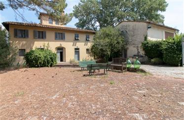 Real estate complex in the hills of Empoli
