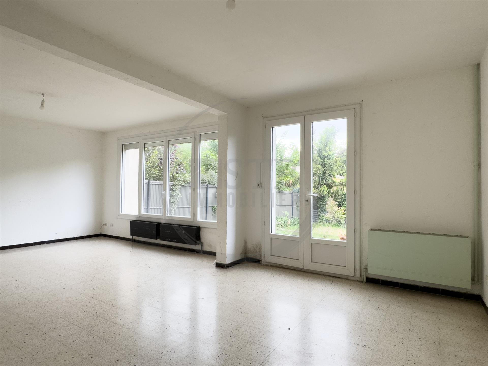 Köp: Hus (07000)