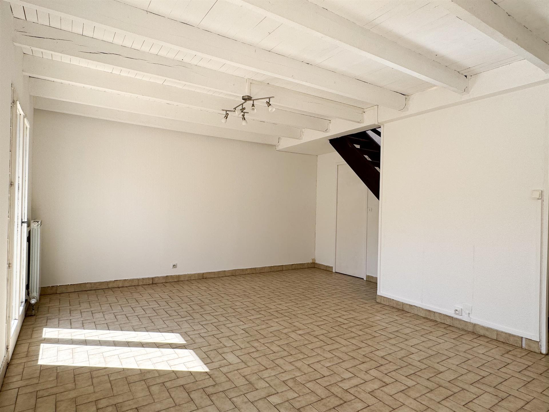 Köp: Hus (07000)