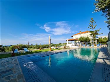Villa de luxe avec appartement indépendant et impressionnante piscine de 15m