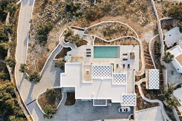 Nieuwe moderne minimalistische villa