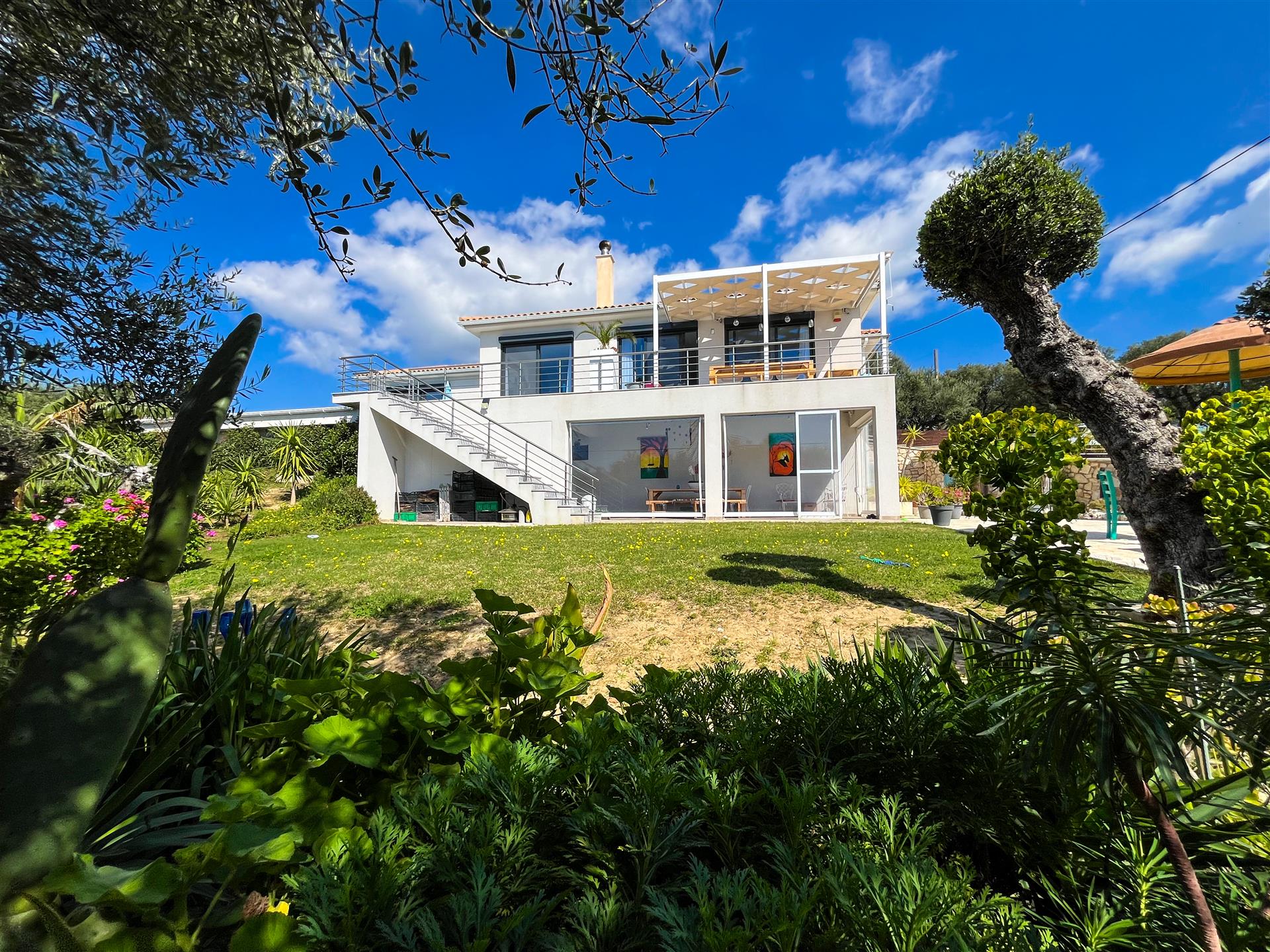 Bemerkenswerte Villa mit Blick auf die Insel Marathonisi