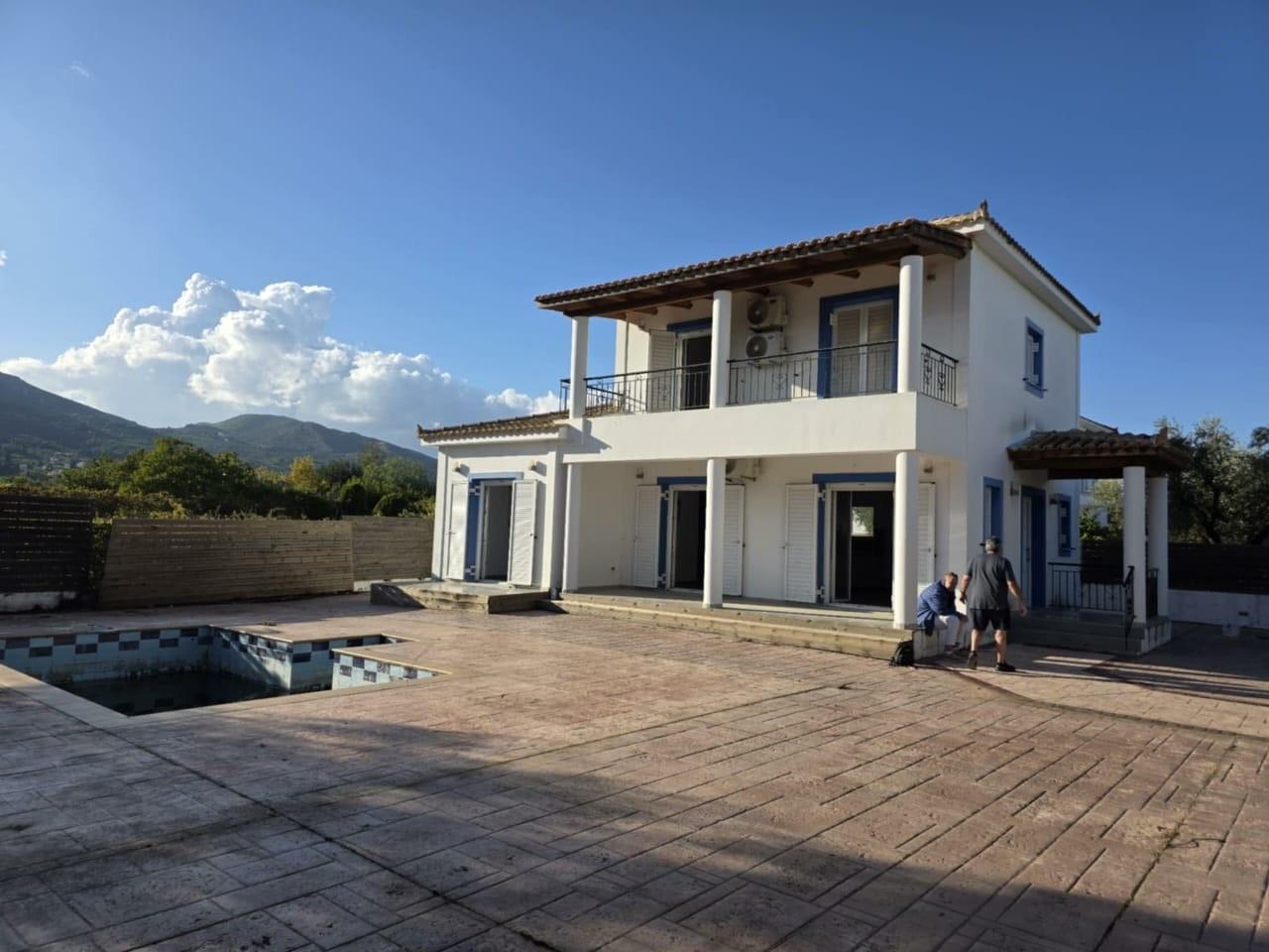 Мирна семейна вила с басейн в Саракина, Занте