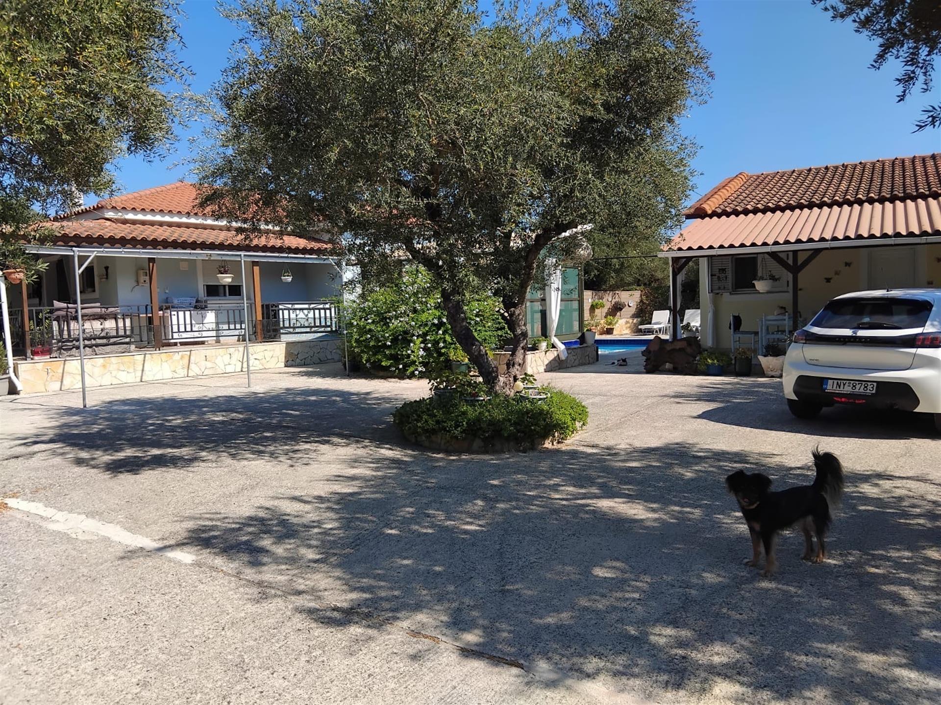 Villa bien aménagée avec cottage indépendant, annexe et piscine