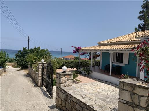 Charming 2 bedroom home steps from the sea