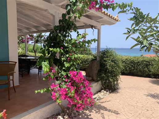 Charming 2 bedroom home steps from the sea