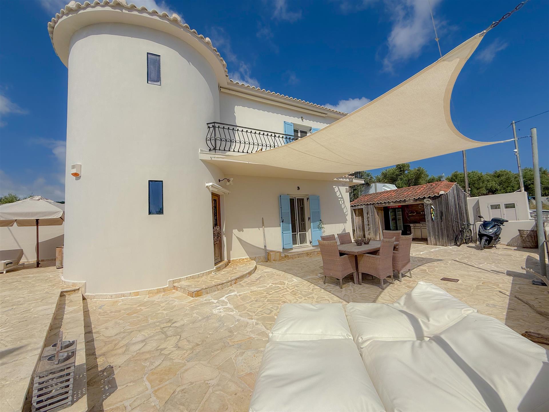 Beautifully renovated sea view property in Planos