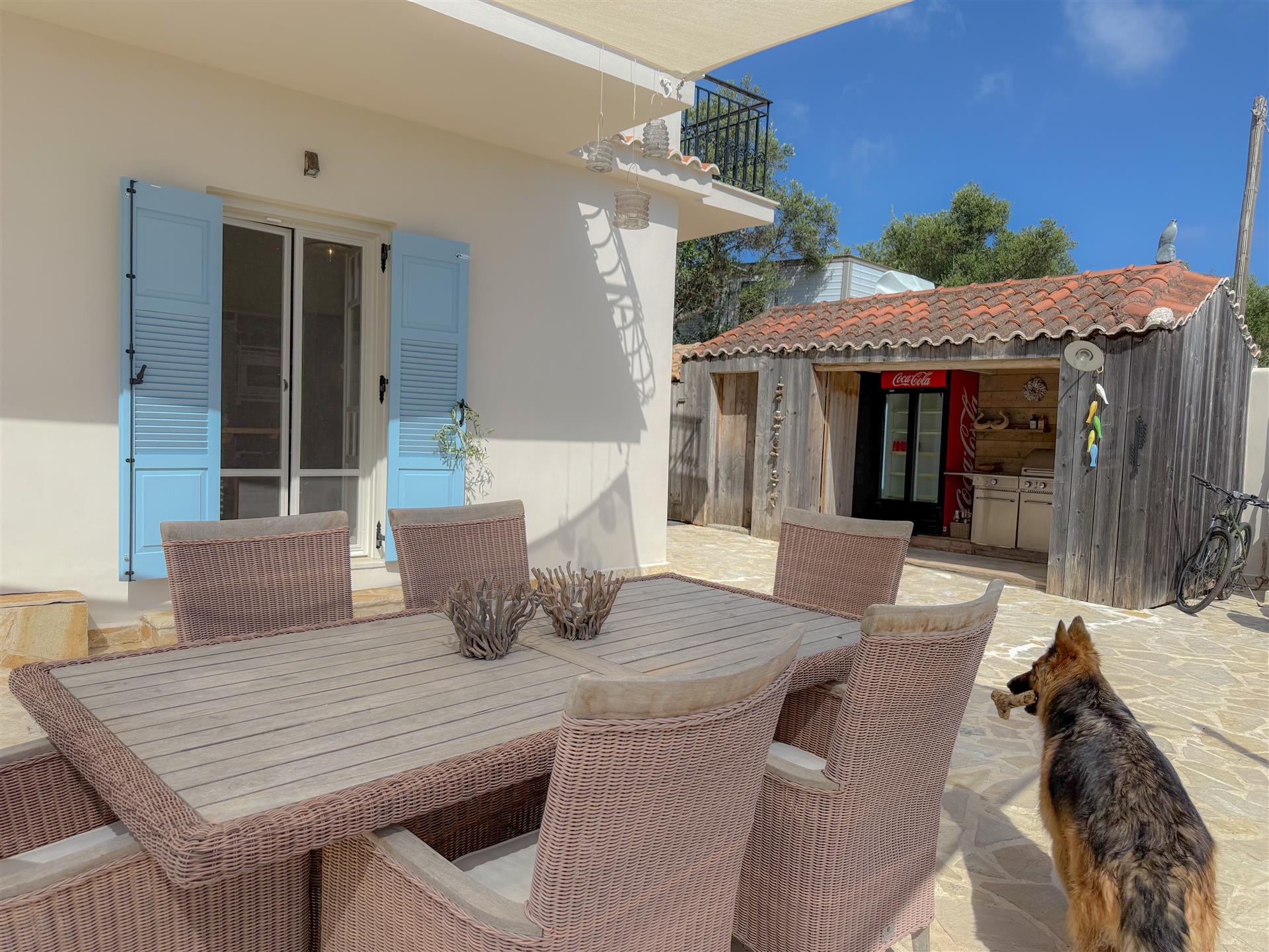 Beautifully renovated sea view property in Planos