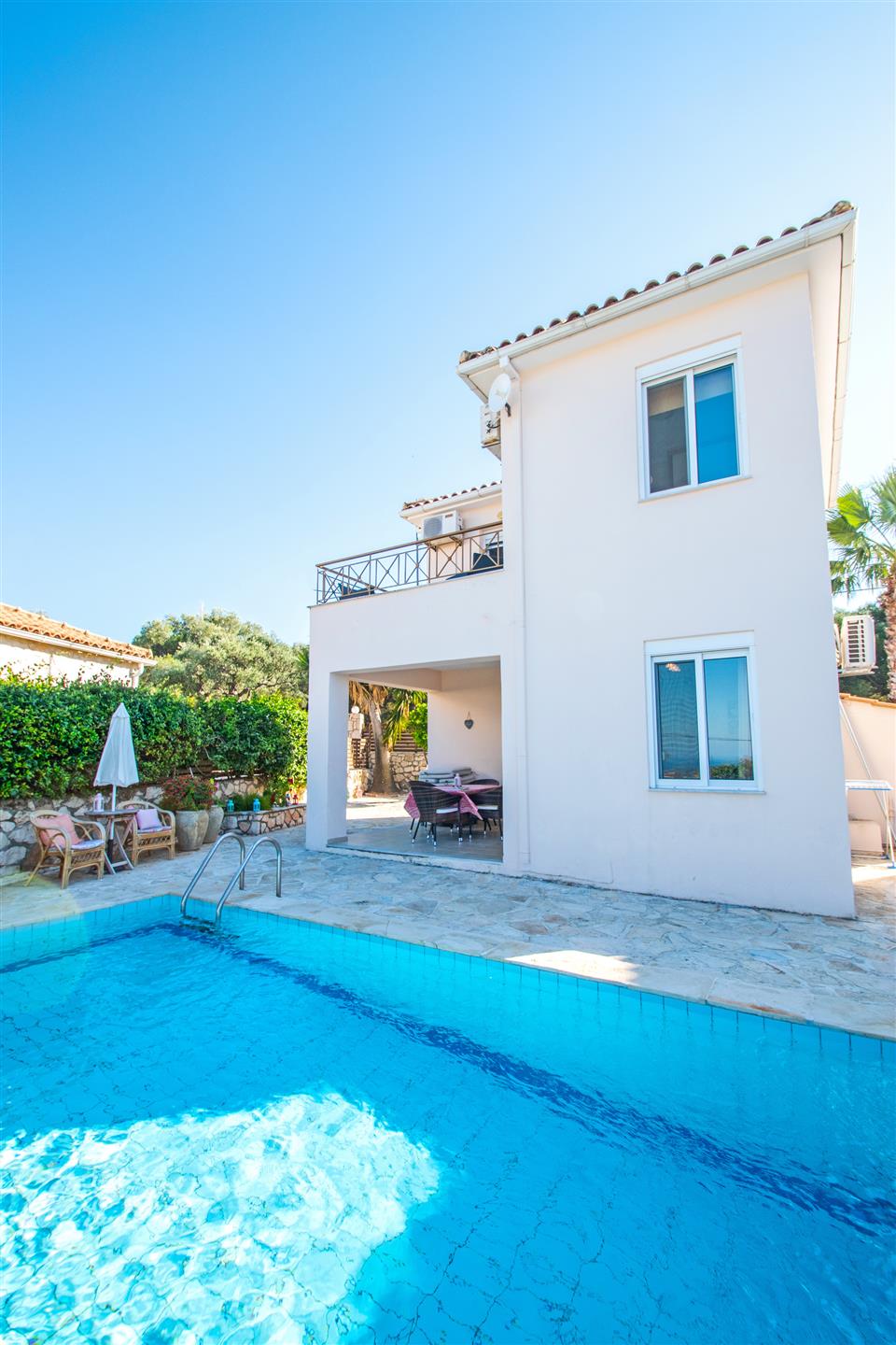 Sea view villa with pool close to the resort of Tsilivi