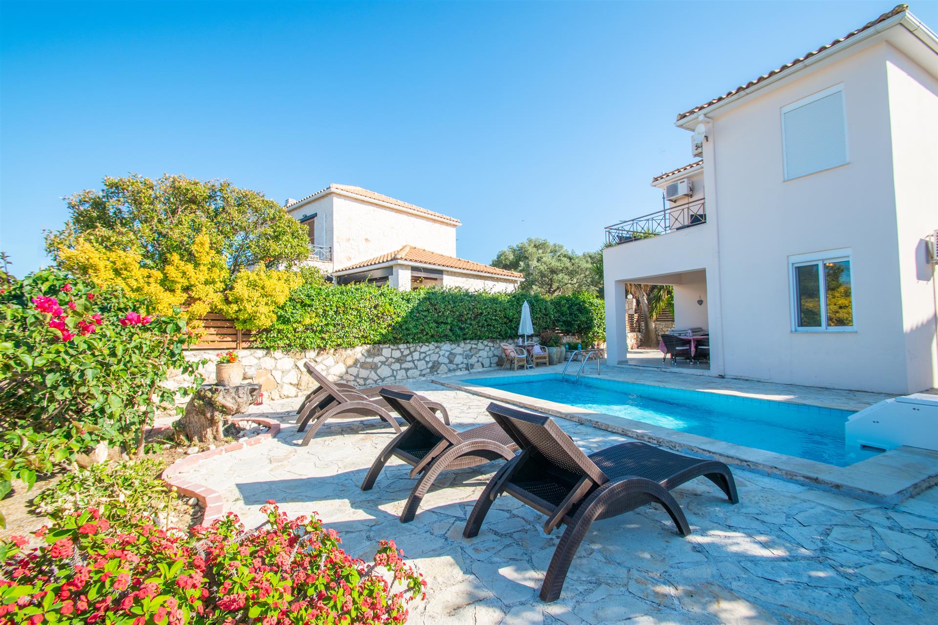 Sea view villa with pool close to the resort of Tsilivi