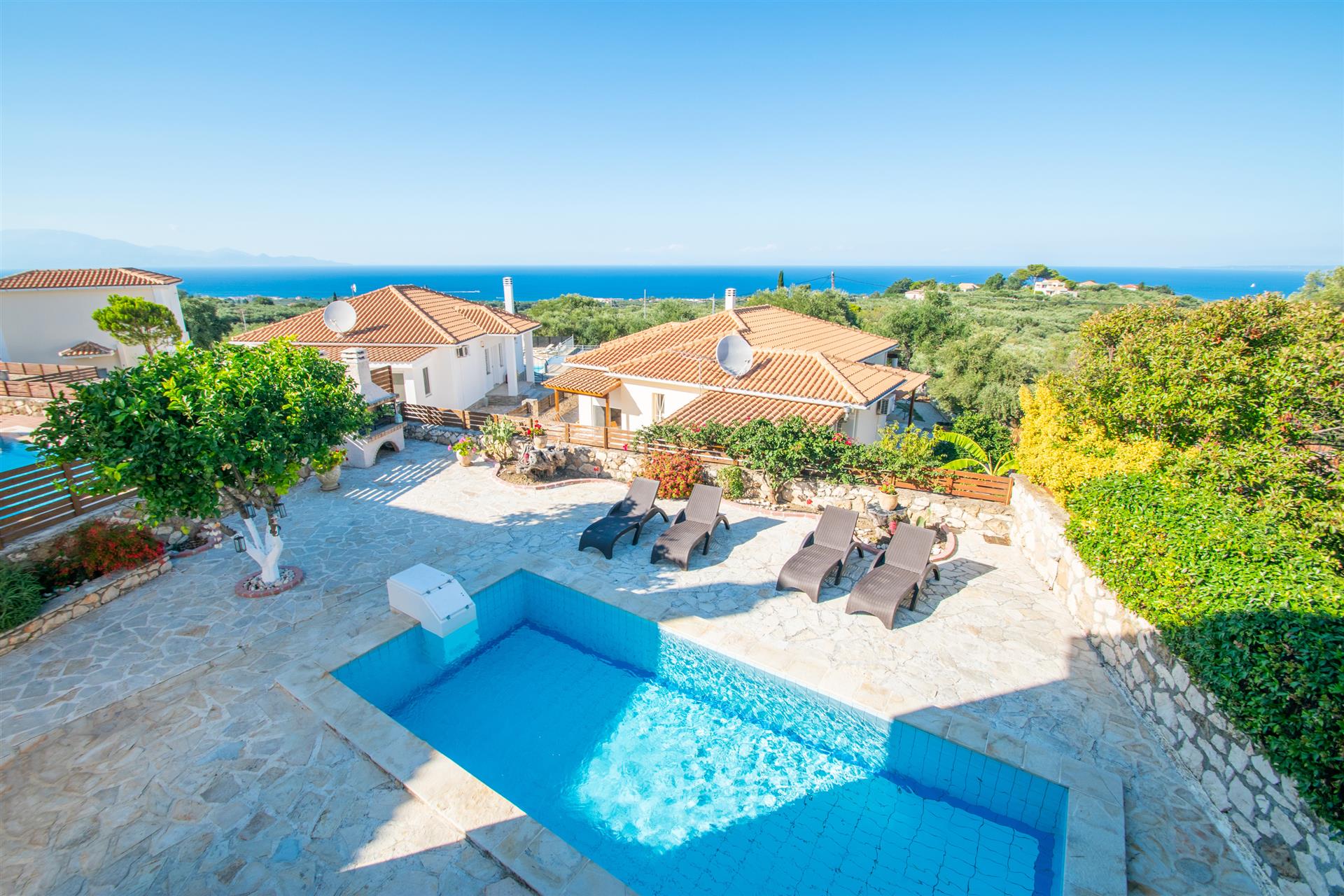 Sea view villa with pool close to the resort of Tsilivi