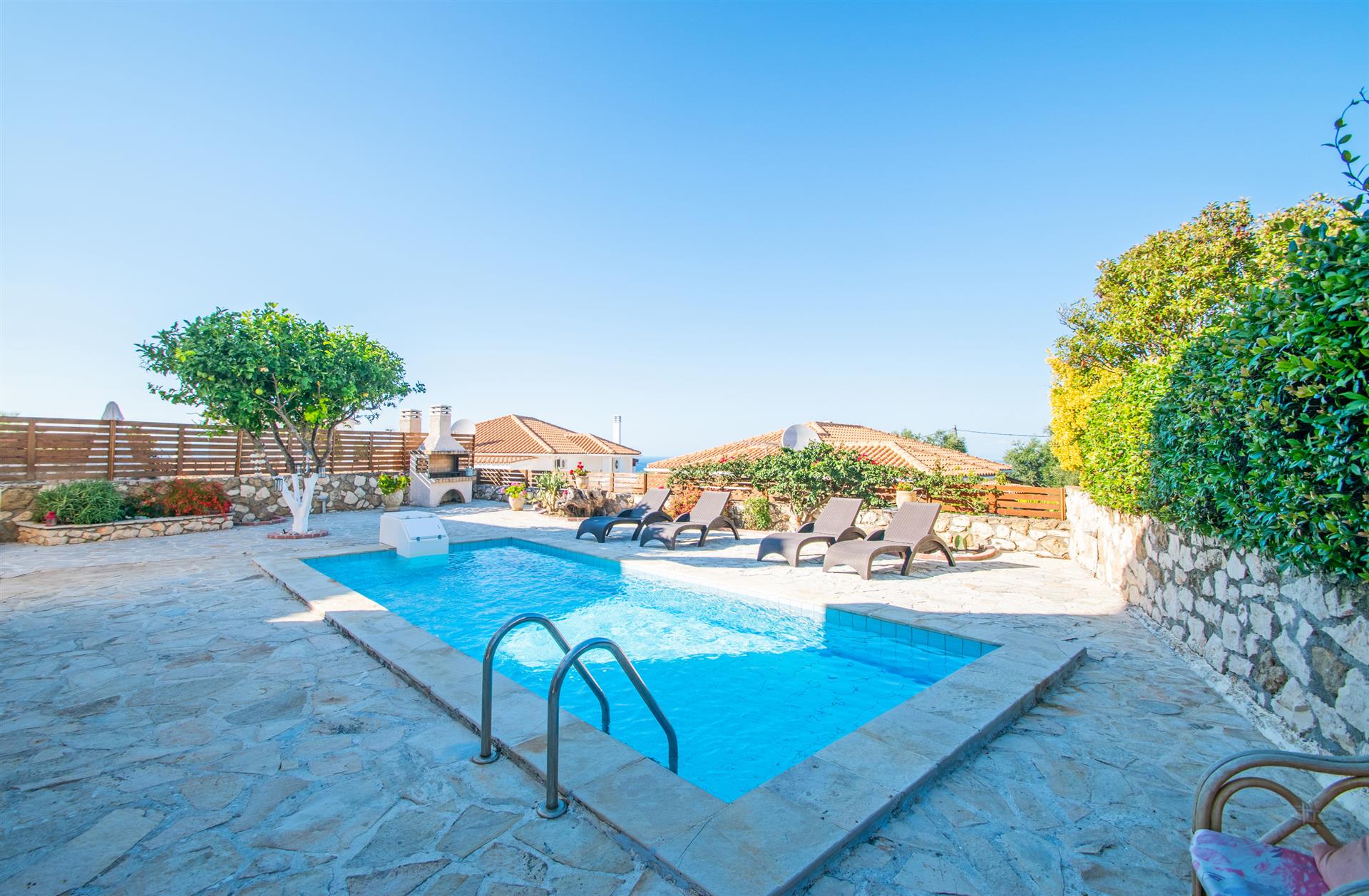 Sea view villa with pool close to the resort of Tsilivi