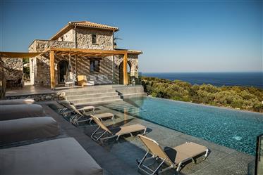 Exceptionnelle villa en pierre dans le nord de Zakynthos avec vue sur la mer et maison d’hôtes indé