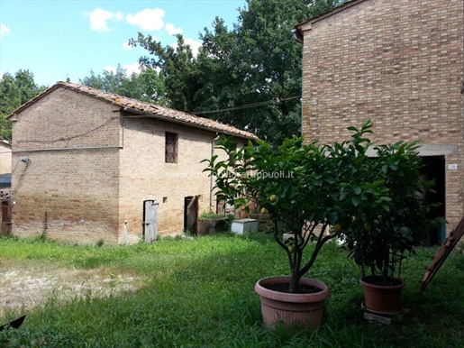 Montalcino on sale farm of about 1450 square meters