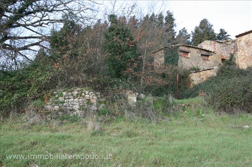 Petroio ein Bauernhaus auf einen Hügel und Übersicht Kompl