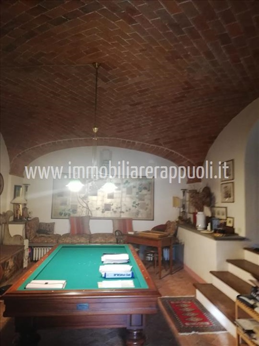 Sinalunga on sale farmhouse of 562 square meters