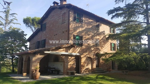 Foiano Della Chiana on sale farmhouse of 295 square meters