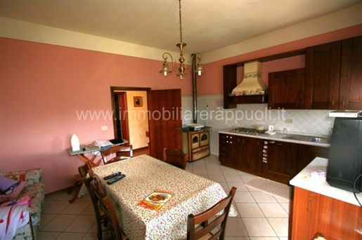 On sale in the country portion of farmhouse of 240 sqm