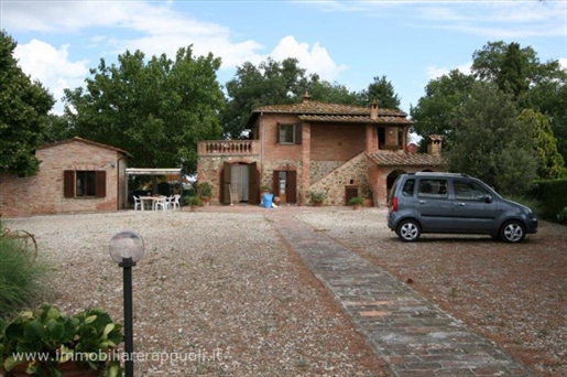Lucignano on sale old country house in a panoramic positio