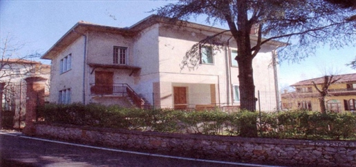 On sale residential building to be restored of 550 sqm wit