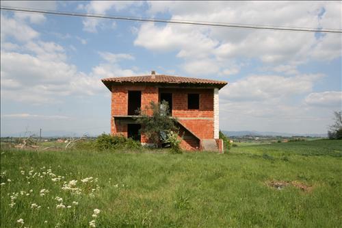 On sale detached house unfinished in a good position