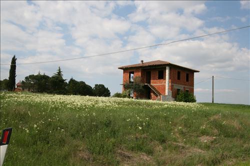 On sale detached house unfinished in a good position