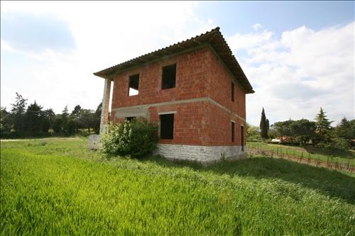 On sale detached house unfinished in a good position