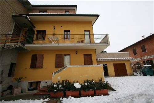 On sale restored terratetto composed of two apartments wit