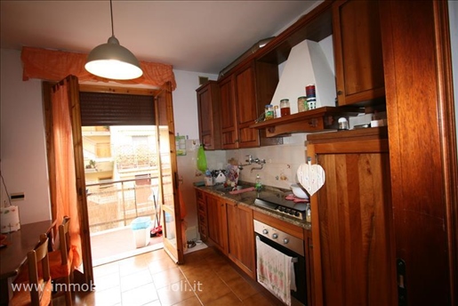 Sinalunga (upper part) on sale apartment of 77 sqm