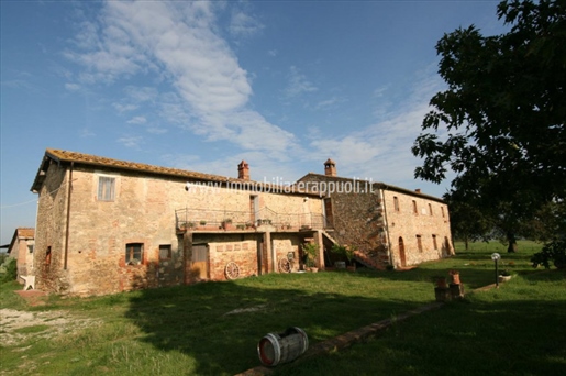 Asciano on sale in a panoramic position renovated farmhous