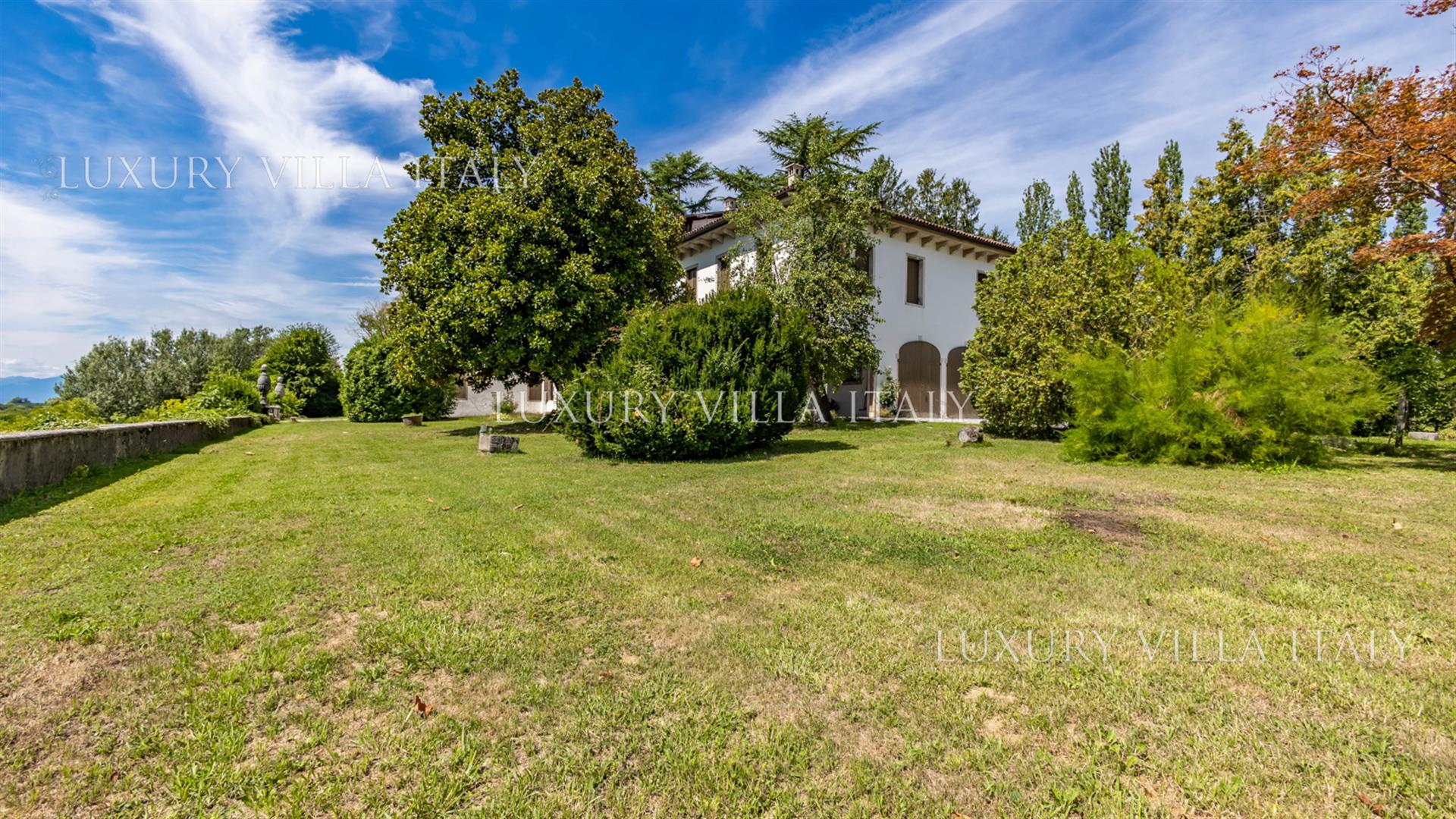 Historic and panoramic residence with park in Belluno