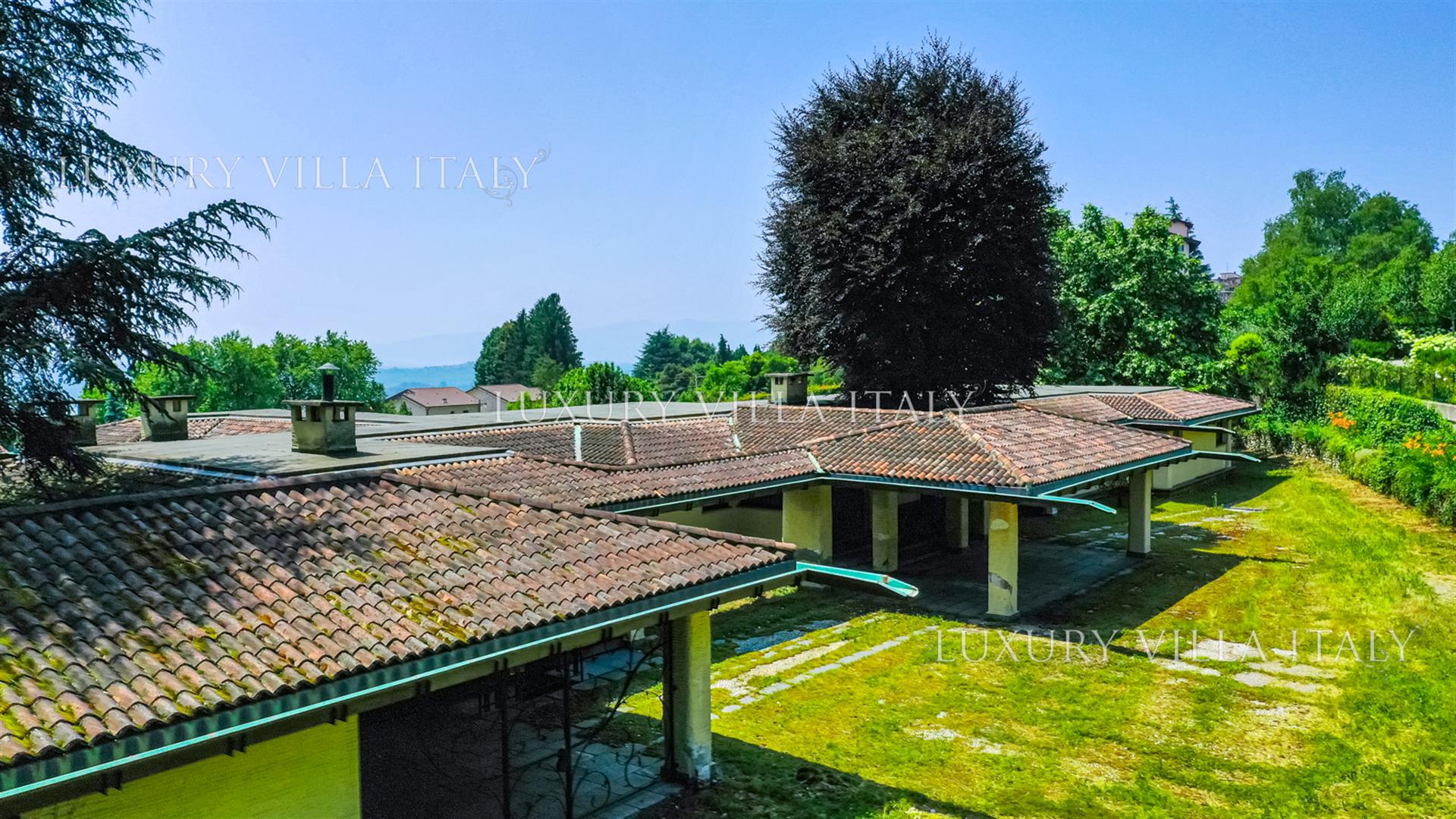 Villa in Barasso (Varese) to customize with lake view