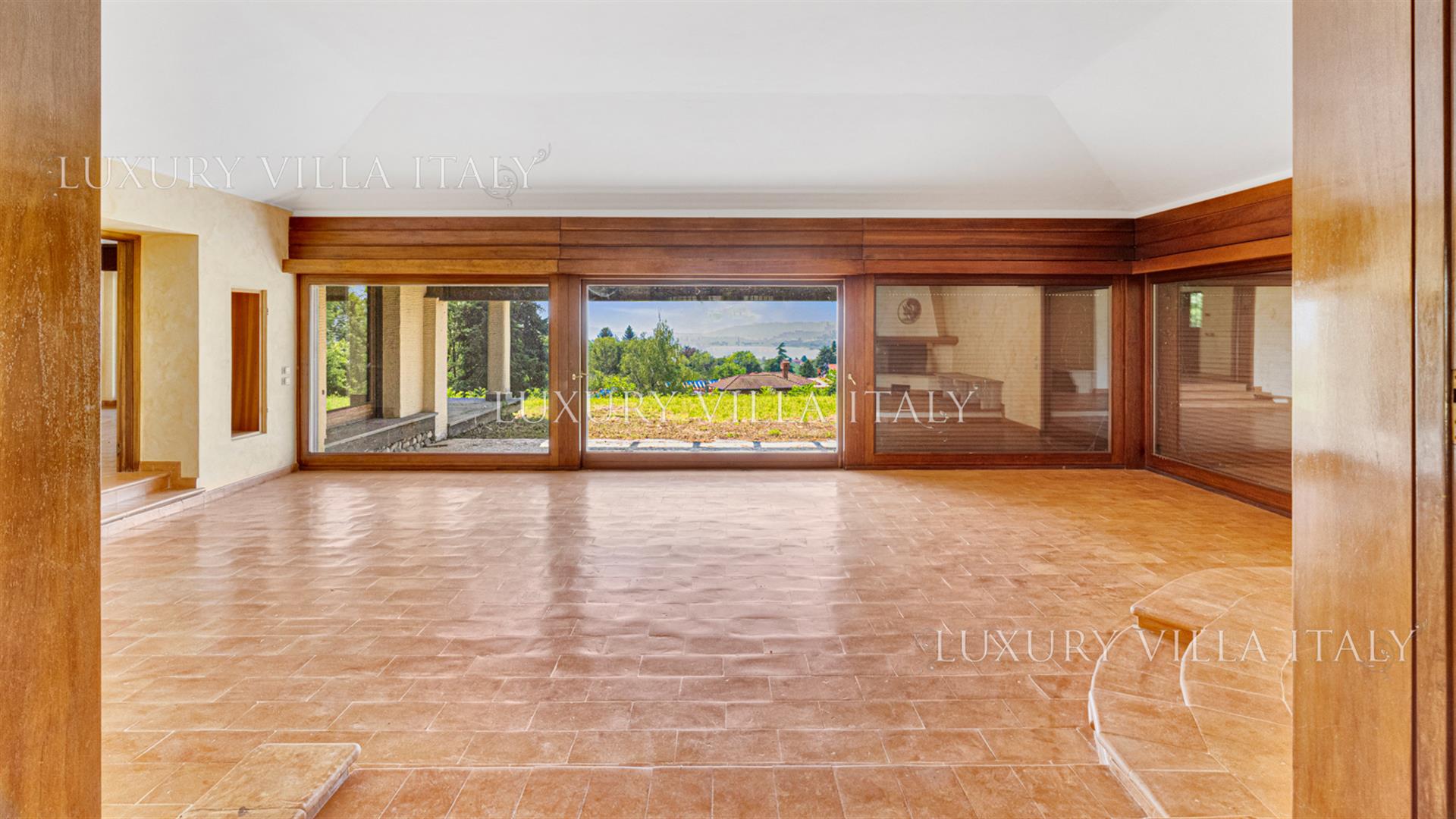 Villa in Barasso (Varese) to customize with lake view