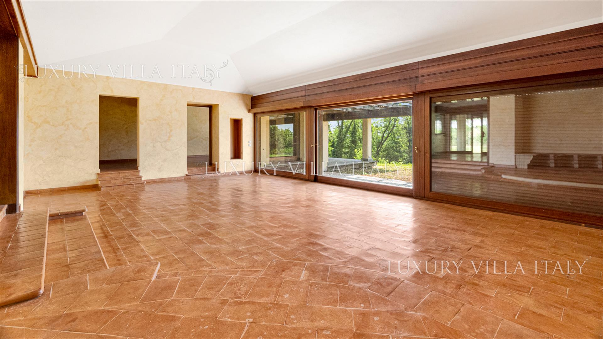 Villa in Barasso (Varese) to customize with lake view