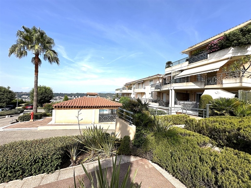 Fabron Beau Deux Pièces Terrasse Vue Dégagée Piscine Parcs & Jardin Boulodrome