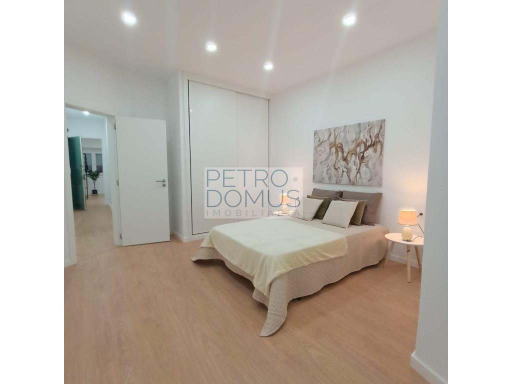 3 Bedroom Flat For Sale In Rua Vale De Santo António - Includes Home Stanging - 
River View